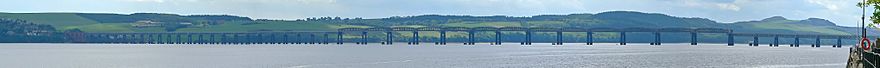 Archivo:Tay Rail Bridge 2005-06-14 (full length)