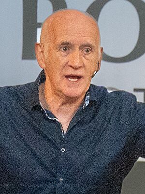 Archivo:Terry Deary at the Chiswick Book Festival (54002651610) (cropped)