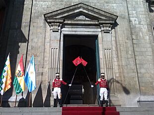 Archivo:Tumba de Mariscal Andrés de Santa Cruz