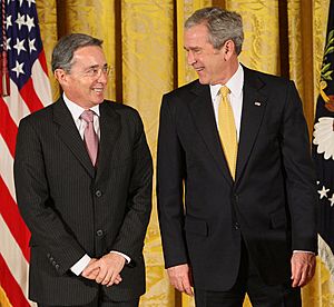 Archivo:Uribe Bush