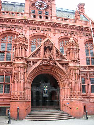 Archivo:Victoria Law Courts Birmingham door