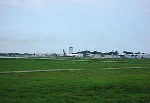 Archivo:Aeropuerto de Mérida