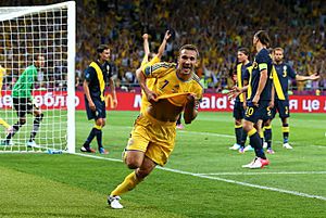 Archivo:Andriy Shevchenko goal celebration Euro 2012 vs Sweden