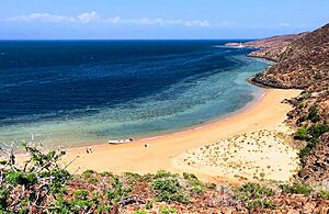 Archivo:Beach on the Gulf of Tadjoura