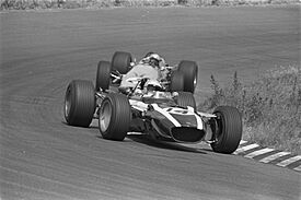 Archivo:Bianchi and McLaren at 1968 Dutch Grand Prix