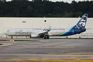 Archivo:Boeing 737-990ER(w) ‘N248AK’ Alaska Airlines (39871804034)