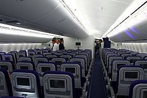 Archivo:Boeing 747-830, Lufthansa AN2100134