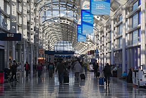 Archivo:Concourse B, Chicago O'Hare airport