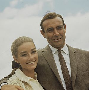 Archivo:ETH-BIB Goldfinger 1964 – Com C13-035-006