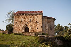 Ermita de San Miguel de Carceña.jpg