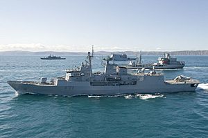 Archivo:HMNZS Te Kaha - Flickr - NZ Defence Force