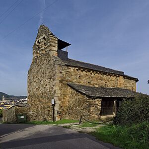 Archivo:Iglesia de Santa María de Vizbayo (Otero, Ponferrada). Espadaña