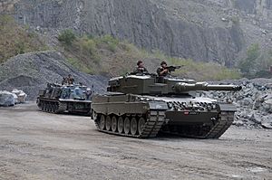 Archivo:Kampfpanzer Leopard 2A4, KPz 4