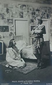 Archivo:Maude Adams as Peter Pan and Mildred Morris as Wendy 1906