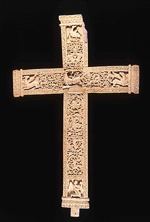 Archivo:Museo Arqueológico Nacional - 52340 - Crucifijo de don Fernando y doña Sancha 02