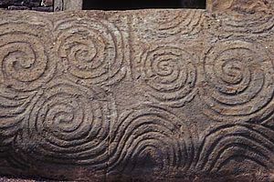 Archivo:Newgrange Entrance Stone