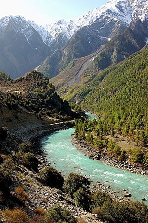 Archivo:Nyang river near Gongbogyamda