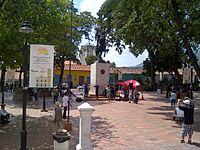 Archivo:Plaza Sucre Petare