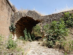 Archivo:Restos puente romano Retortillo Peñaflor