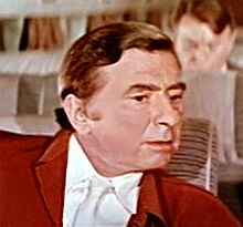Robert Newton (cropped).jpg