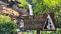 Salto El Cañadón de Profundidad - Cartel "No pasar peligro de derrumbe o desprendimiento" en el Parque Provincial Cañadón de Profundidad