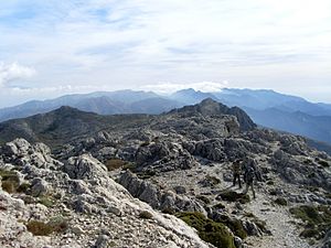 Archivo:Sierra de Tejeda, Málaga, ruta del salto del Caballo, España, noviembre de 2010