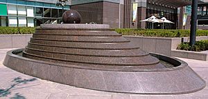 Archivo:Taipei.101.fountain.altonthompson