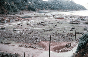 Archivo:The center of Corral was almost completely destroyed by a tsunami - Autumn 1960