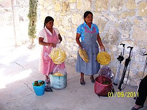 Archivo:Venta de Tortillas y Zapotes
