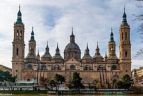 Zaragoza - Basilica de Nuestra Señora del Pilar 01.jpg