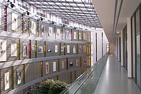 Archivo:Zlín - Univerzitní centrum - interiér