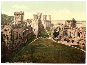 Archivo:(Interior, looking east, Carnarvon Castle (i.e. Caernarfon), Wales) LOC 3751645247