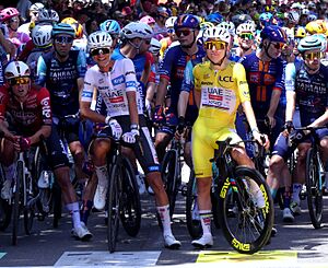 17e étape Tour de France 2026 - Maillots blanc et jaune au départ.JPG