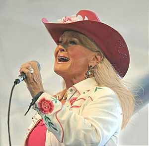 Archivo:2010 Lynn Anderson Concert
