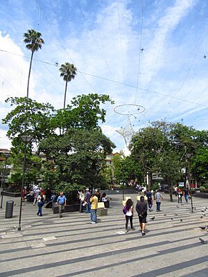 Archivo:2019 Envigado - Parque Principal Marceliano Vélez