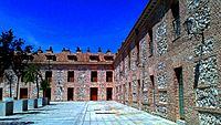 Archivo:Antiguas Casas de Operarios de la Real Fábrica en la plaza de España del Real Sitio de San Fernando