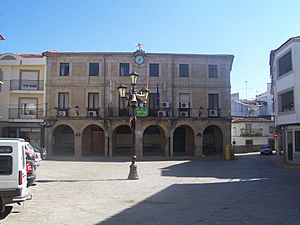 Archivo:Ayuntamiento de Montehermoso