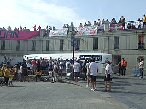 Archivo:Bandera de la Concha 2016 - Donostiarra