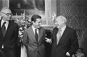 Archivo:Bezoek Spaanse premier Suarez minister van Buitenlandse Zaken, Oreja Aquirre, Bestanddeelnr 929-3263