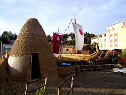 Bolivien – Museum in Huatajata am Titicacasee – Die Brüder Limachi, Erbauer der RA II von Thor Heyerdal bauen hier heute noch Schilfboote - panoramio.jpg
