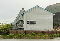 Casas adosadas, Seward, Alaska, Estados Unidos, 2017-08-21, DD 06