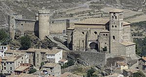 Archivo:Castillo e iglesia de San Pedro, Cornago, La Rioja, España, 2021-08-31, DD 33