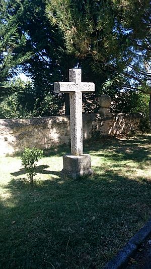 Archivo:Cruz de Via Crucis junto a la iglesia parroquial de la Inmaculada Concepción (21 de agosto de 2016, Los Huertos)