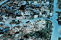 Archivo:Destruction following hurricane andrew