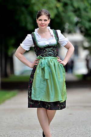 Archivo:Dirndl-2011