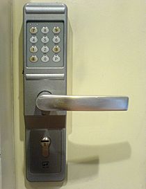 Archivo:Electronic lock with number pad