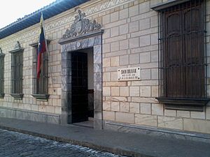 Archivo:Fachada de la casa natal de Simón Bolívar