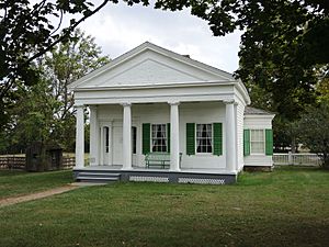 Archivo:GeorgeEastmanBoyhoodHomeFrontViewOblique
