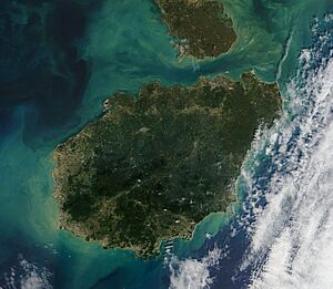 Archivo:Hainan NASA Terra MODIS 2020-11-13