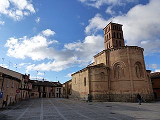 Iglesia de San Lorenzo, Segovia, 2018 01.jpg